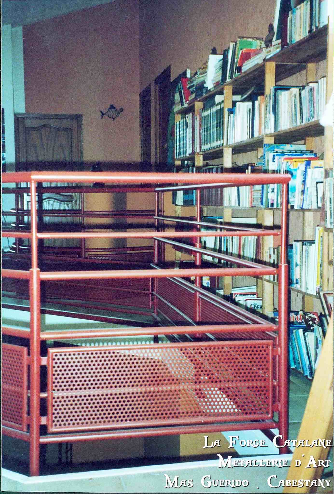 Garde corps tole perfore main courante tube rond forge catalane.jpg